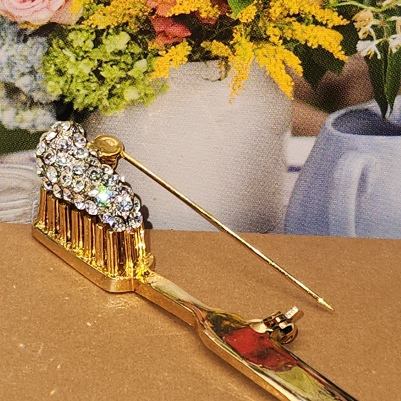 #2059, OTC SIGNED BROOCH, HPHT SYNTHETIC DIAMONDS, GOLD PLATED, 3"IN - Picture 1 of 7